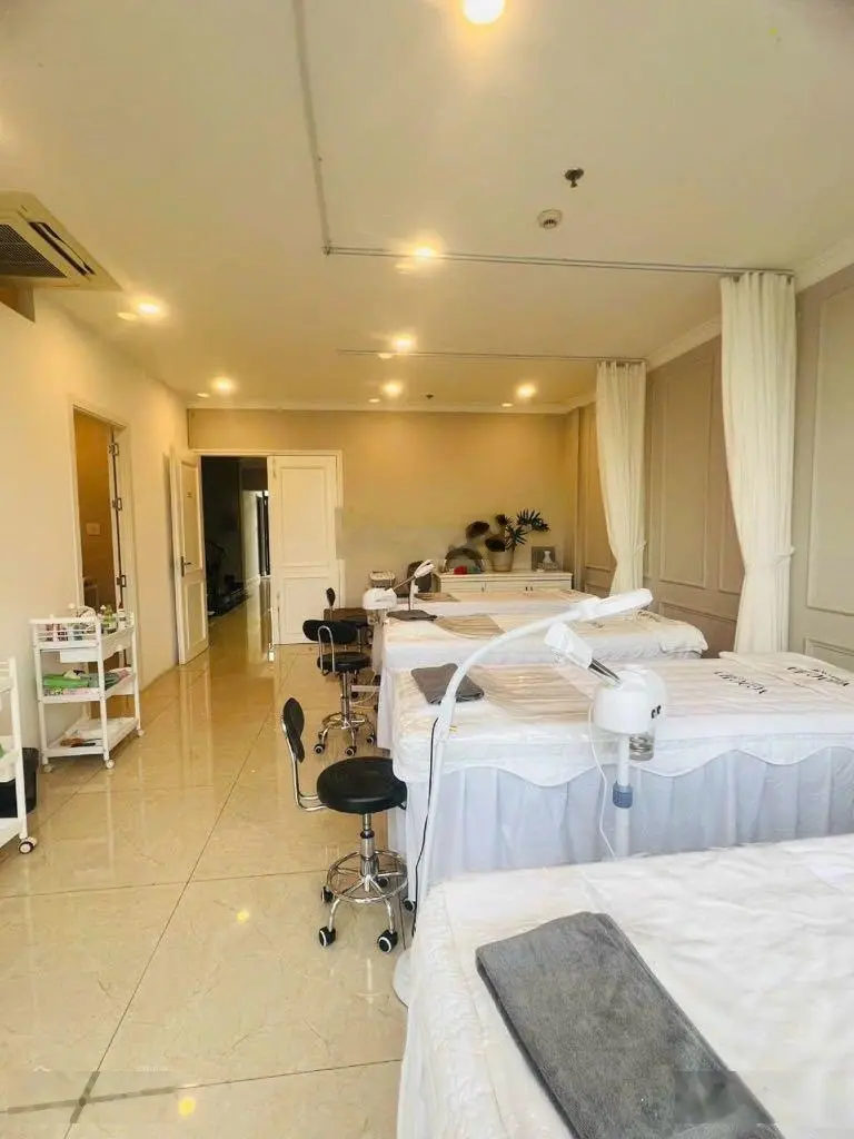 Bán nhà mặt tiền Cao Thắng, ngang khủng 8m. 7 tầng - có thang máy. Chủ giảm tổng 5 tỷ, Quận 10