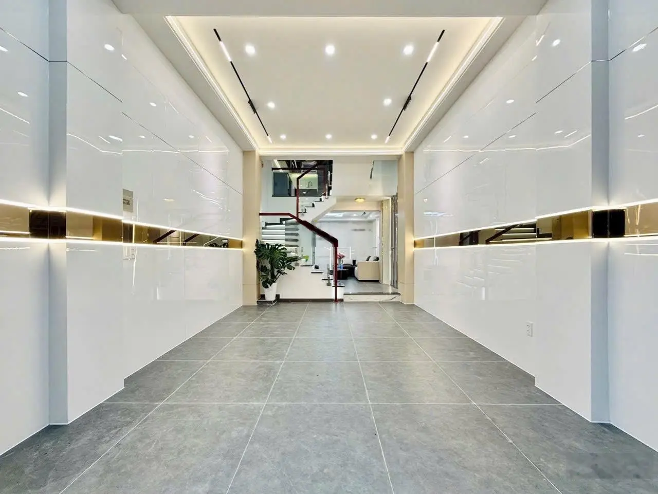Cô lan bán nhà 56m2 2lầu giá 2.58tỷ ở hồ bá kiện quận 10 để về quê cần thơ sống cùng gia đình