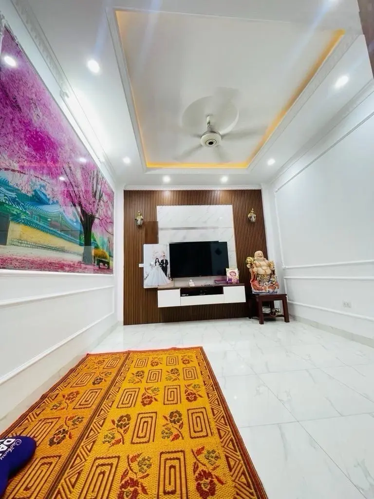 Nhà phố Kim Giang, Hoàng Mai, 5.5 tầng ô tô 4 chỗ đỗ cửa, an sinh tiện ích không thiếu gì