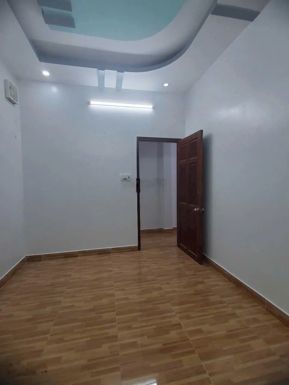 Bán nhà 4 tầng mặt tiền hẻm 67 Đào Tông Nguyên. Hẻm xe hơi 6 m thông tứ phía. Giá 5.3 tỷ tl