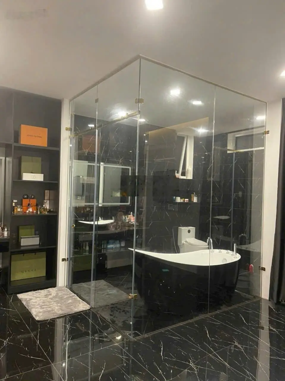 Bán gấp biệt thự cao cấp tấn trường - đ. phú thuận - quận 7 .
