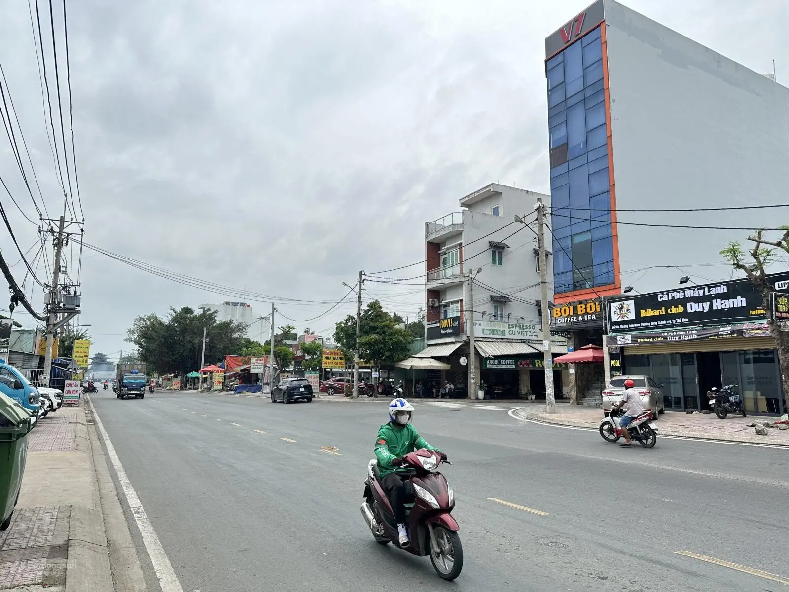 Bán nhà 1 trệt 1 lửng 3 lầu giá rẻ đường Hoàng Hữu Nam