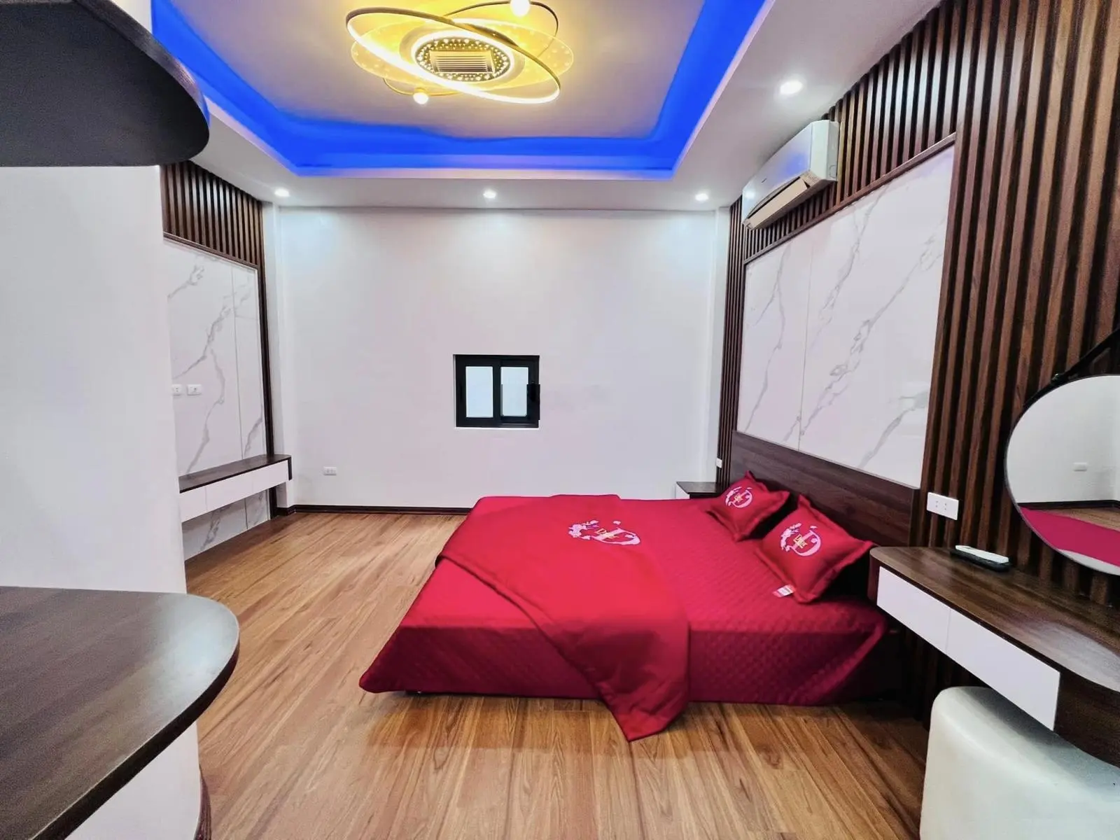 6.15 tỷ-trung tâm quận - khu vực vip bách kinh xây - dân xây - lô góc 3 thoáng - ô tô cạnh nhà