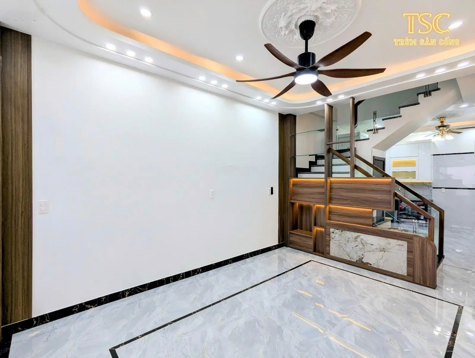 - Nhà xây mới,mặt ngõ, chỉ sau nhà mặt đường tuyến 2 Trần Nguyên Hãn -66m2 x 4 tầng
