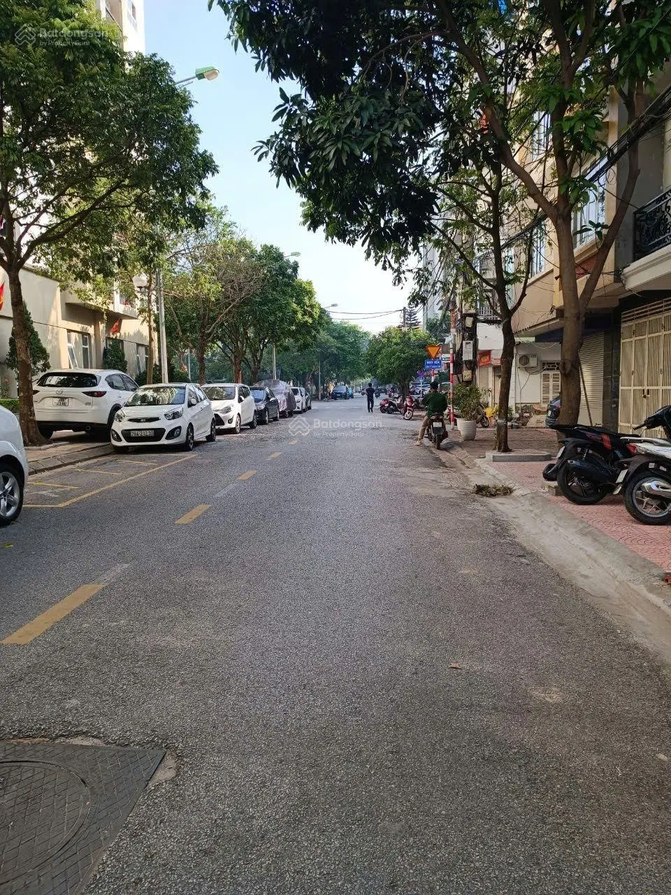 Ngõ to như phố ,mặt tiền rộng, gala ôtô, giá cực rẻ. Khu vực đẹp nhất quận Long Biên.