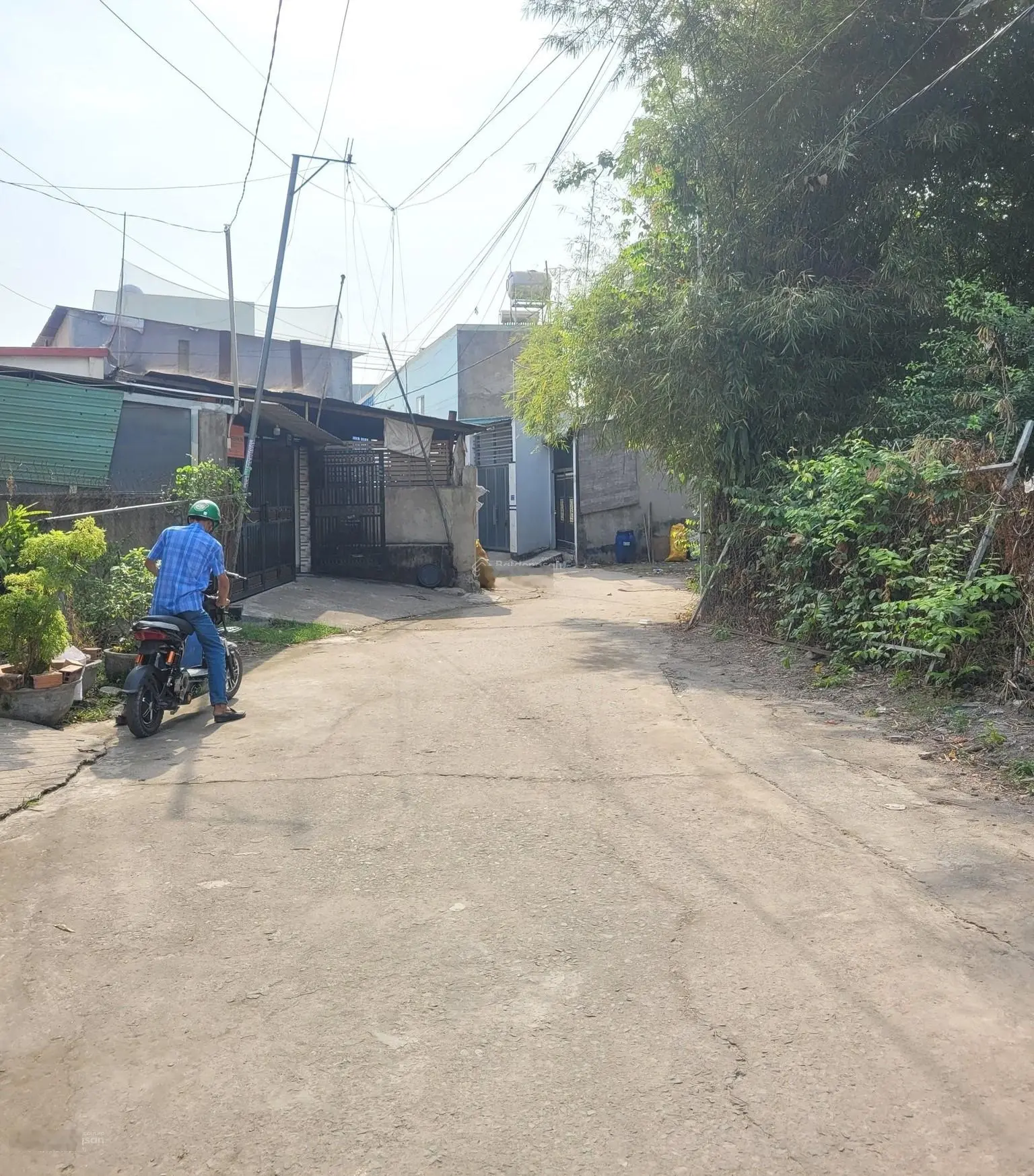 2 tỷ 400 Bán đất tặng nhà cấp 4, đường xe tải thông, đường Nguyễn Thị Tươi 50m P.Tân Bình, TP.Dĩ An