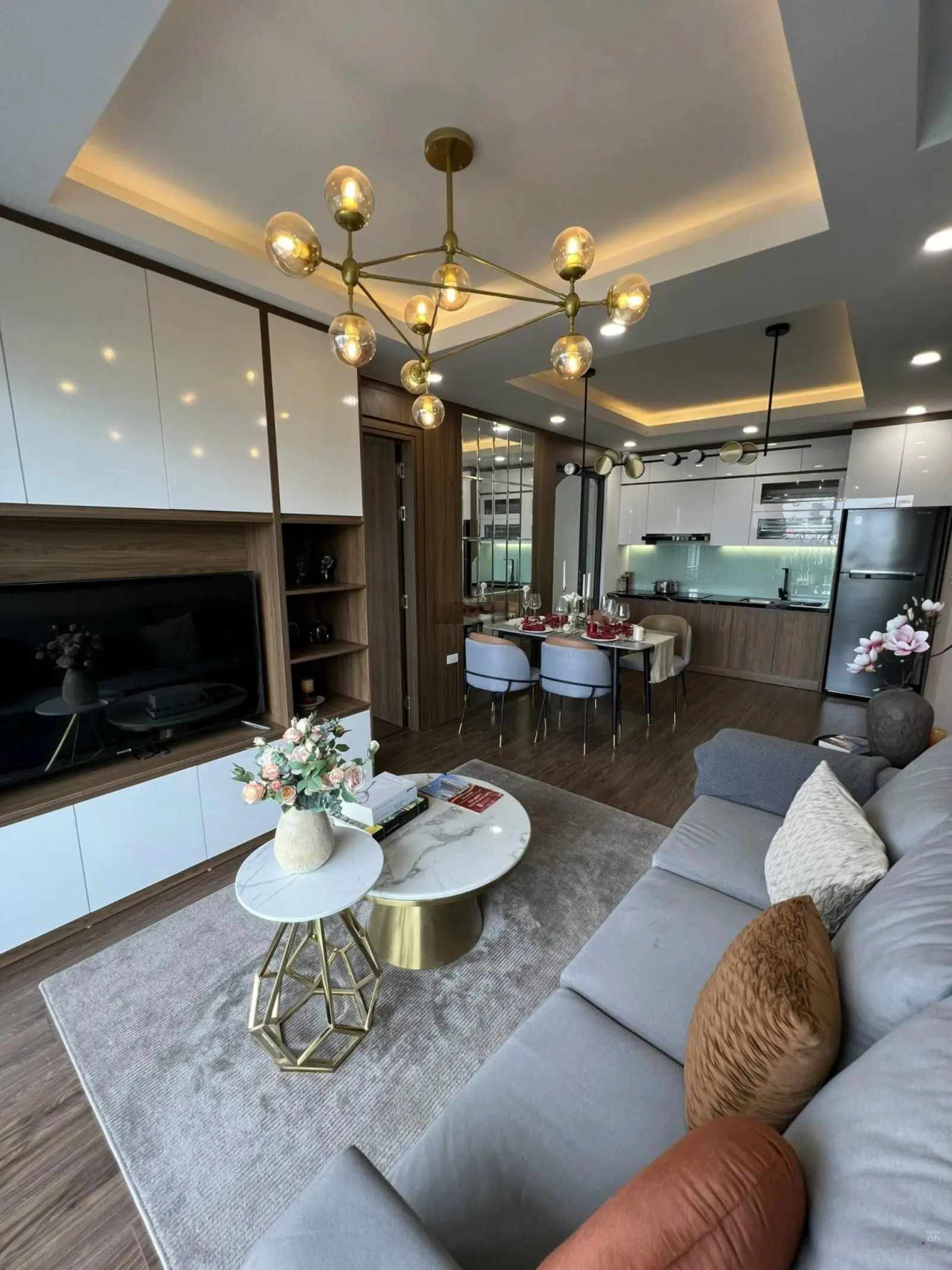 Tôi chính chủ cần bán gấp căn hộ chung cư 2 ngủ full nội thất liền tường LH 0945 362 ***