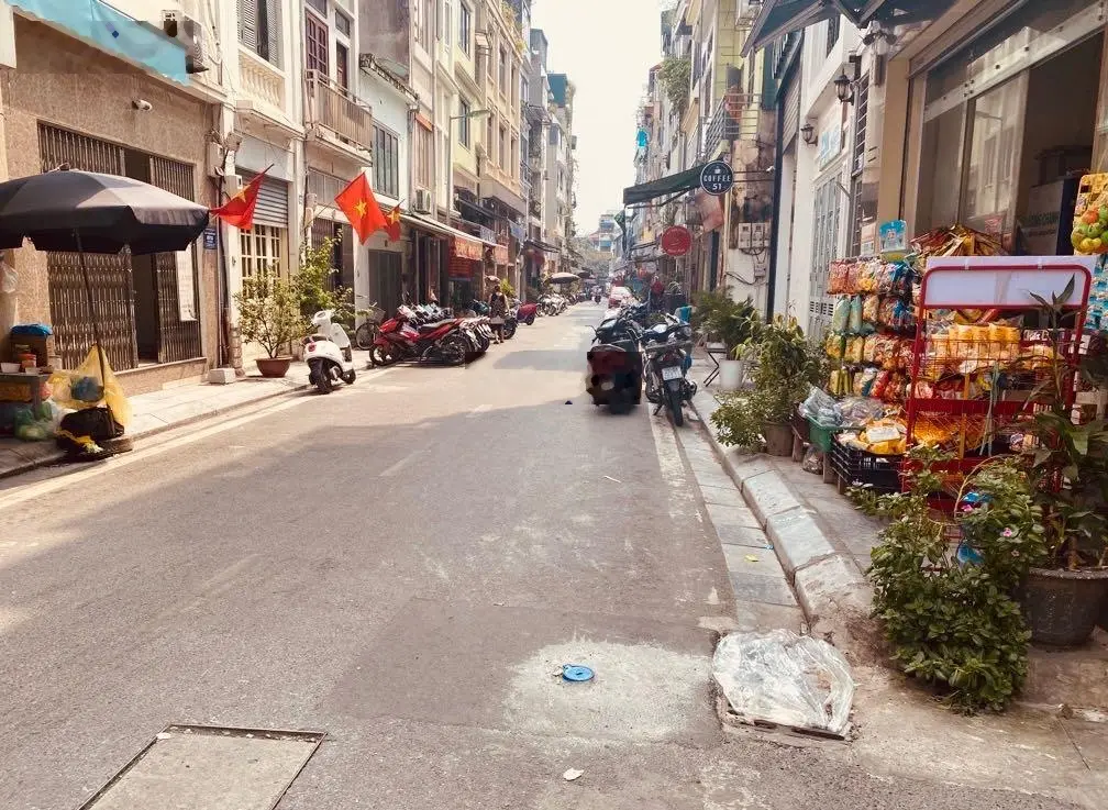Bán nhà Bạch Mai, 42m2 - 6,245 Tỷ, ngõ nông, gần phố, lô góc 3 thoáng, full nội thất xịn, trung tâm