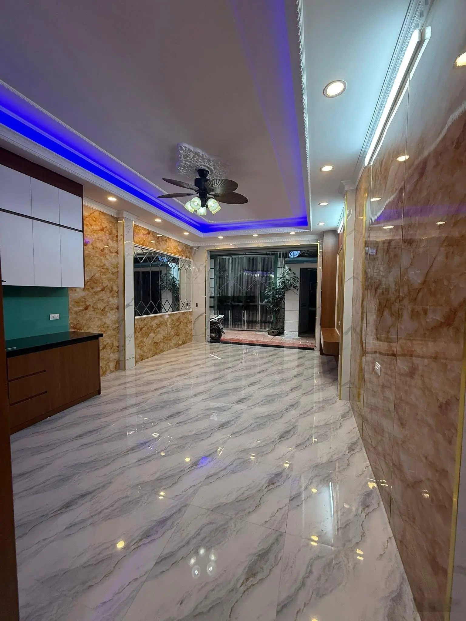Chính chủ bán nhà ngõ 228 Tam Trinh Hoàng Mai - thang máy full nội thất ở ngay nhỉnh 9tỷ - gần oto