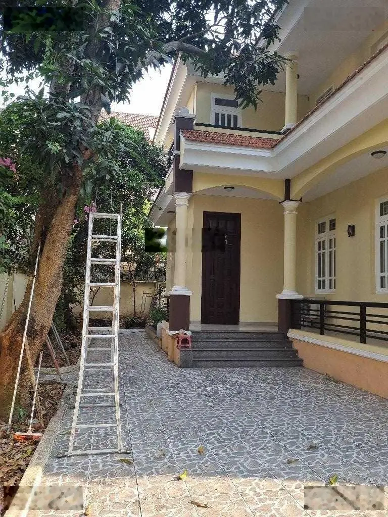 Bán dinh thự mặt tiền 720m2, 25x30m, khu Tên Lửa, 3 tầng, 5PN, 4WC, chỉ 70 tr/m2