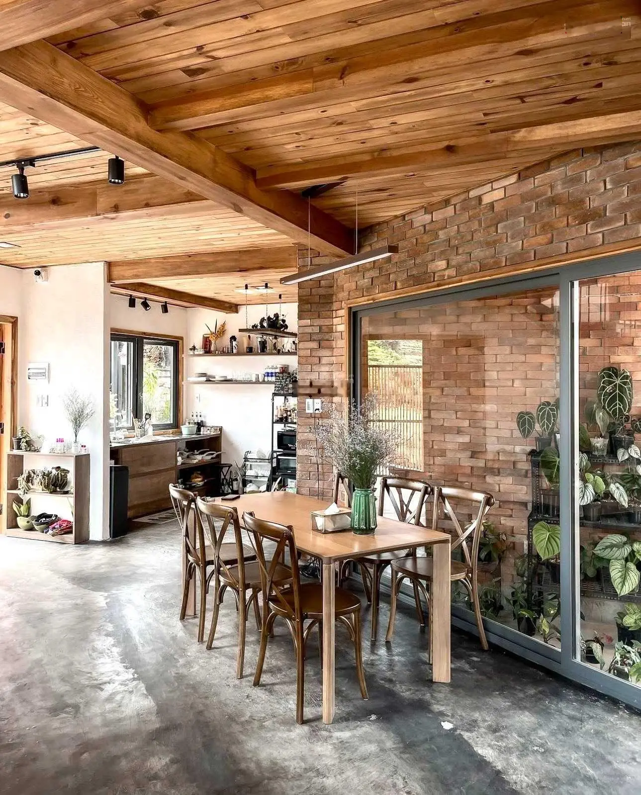 Giảm sâu giá siêu sốc - bán nhanh villa Hoàng Hoa Thám, P10, Đà Lạt chỉ 10.5 tỷ