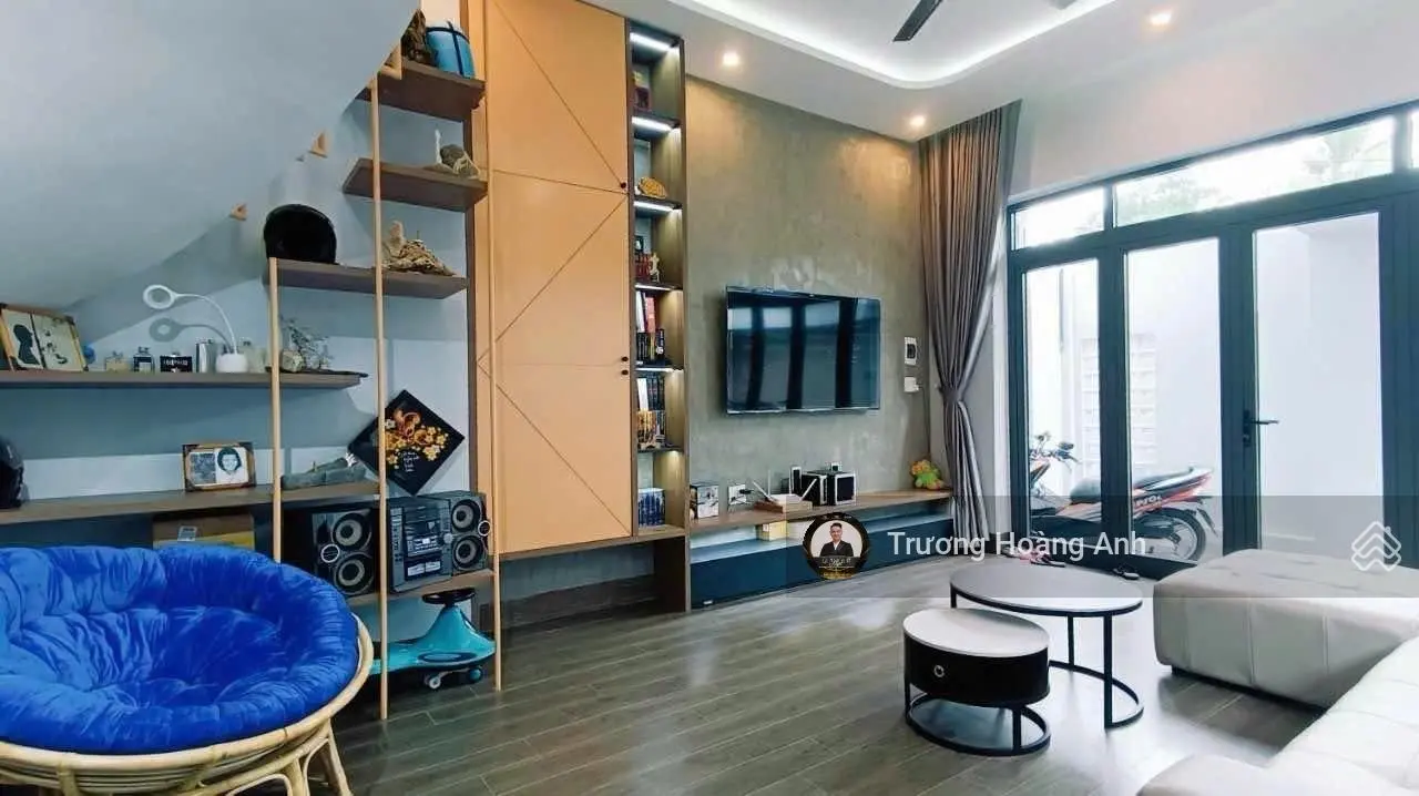 Bán nhà xây kiểu hiện đại đường Lê Văn Hiến. Có hồ bơi, ngang 8.5m. Kiệt ô tô, gần chợ Khuê Mỹ