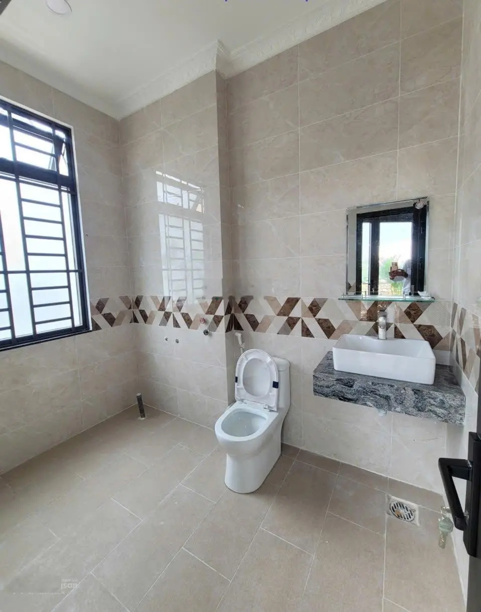 Bán nhà 1 trệt 2 lầu góc 2MT KDC Lê Phong 2, P. Tân Đông Hiệp, Dĩ An