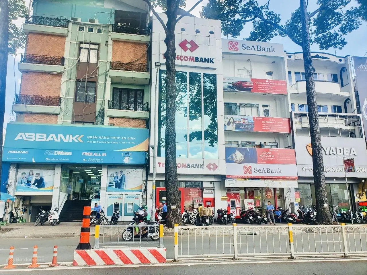 Ngộp đáo hạn bank cần bán tòa nhà mặt tiền đường 3 Tháng 2 Q10 12x20m trệt 4lầu HĐT 220tr giá 58 tỷ