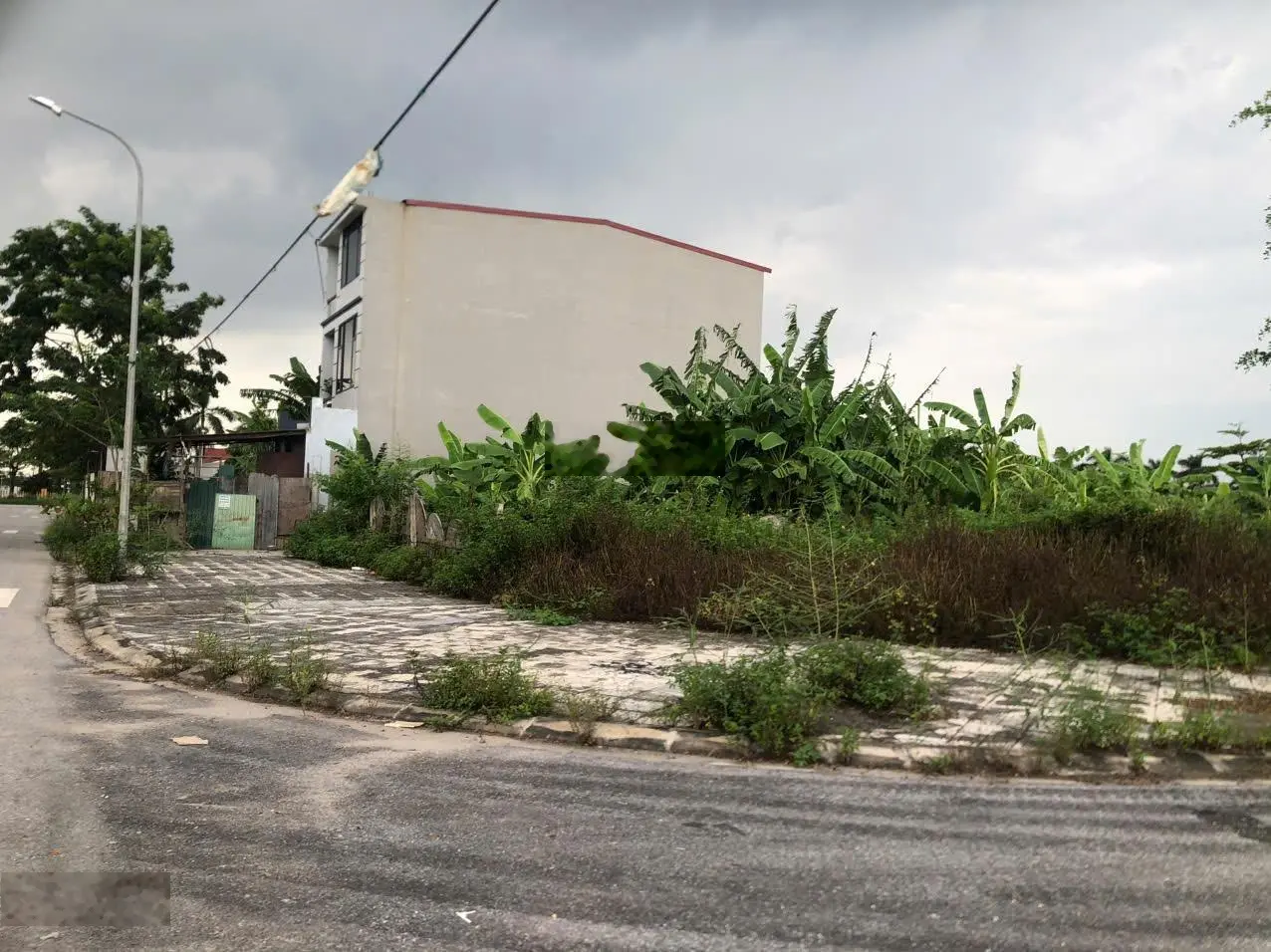 Vị trí đẹp nhất tại khu đô thị Vườn Hồng - Đồng Kỵ. View biệt thự và hồ điều hòa. DT rộng 100m2
