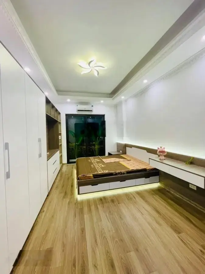Bán gấp!!! Nhà đẹp phố Nguyễn Khánh Toàn 39m*5T*4m MT - gần phố - nội thất xịn - ngõ nông - hơn 6T