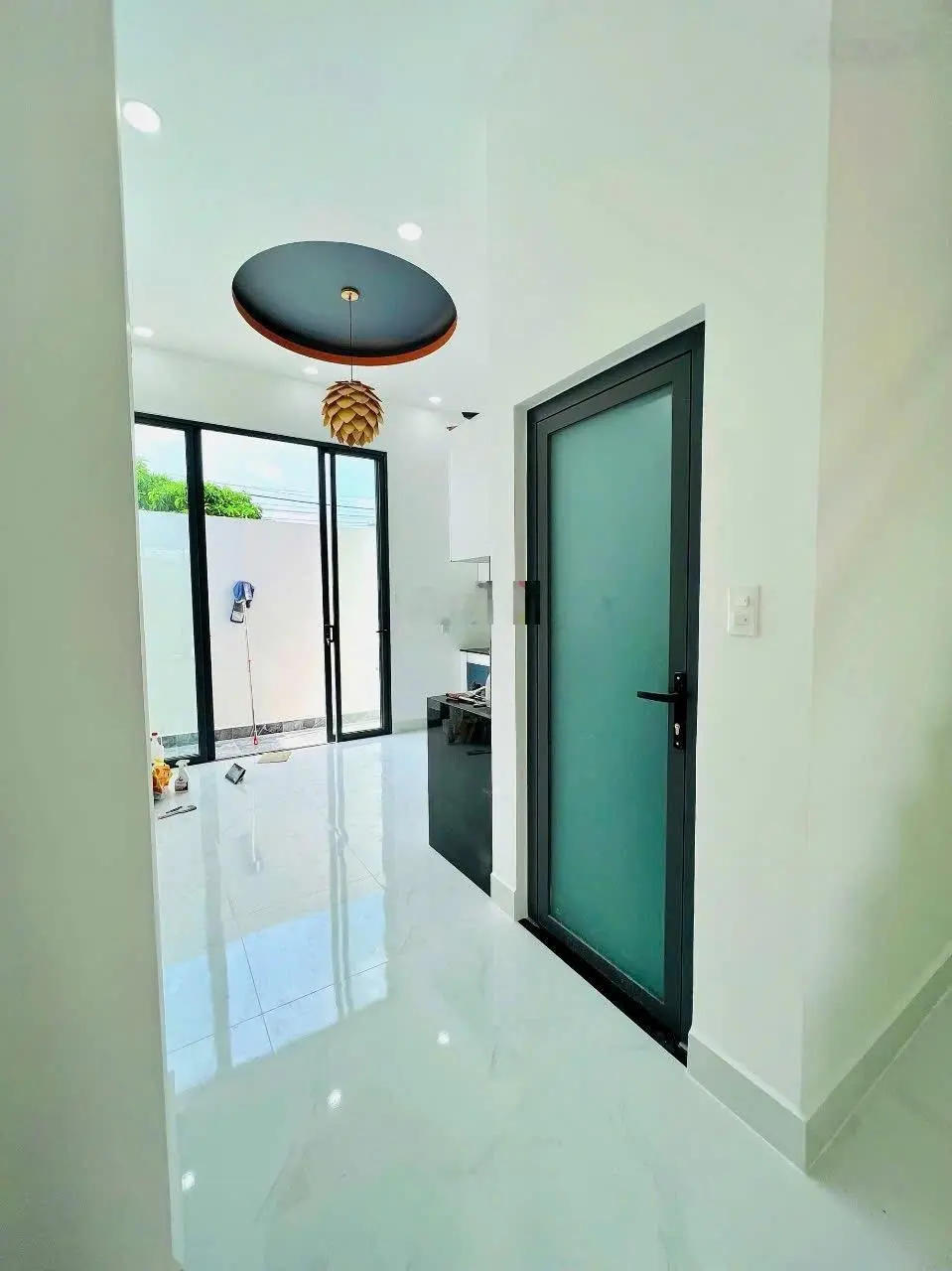 CC bán nhà mới thiết kế hiện đại, 1trệt 2lầu, đối diện Chợ Long Phước, Q9. 3PN 3WC giá đầu tư