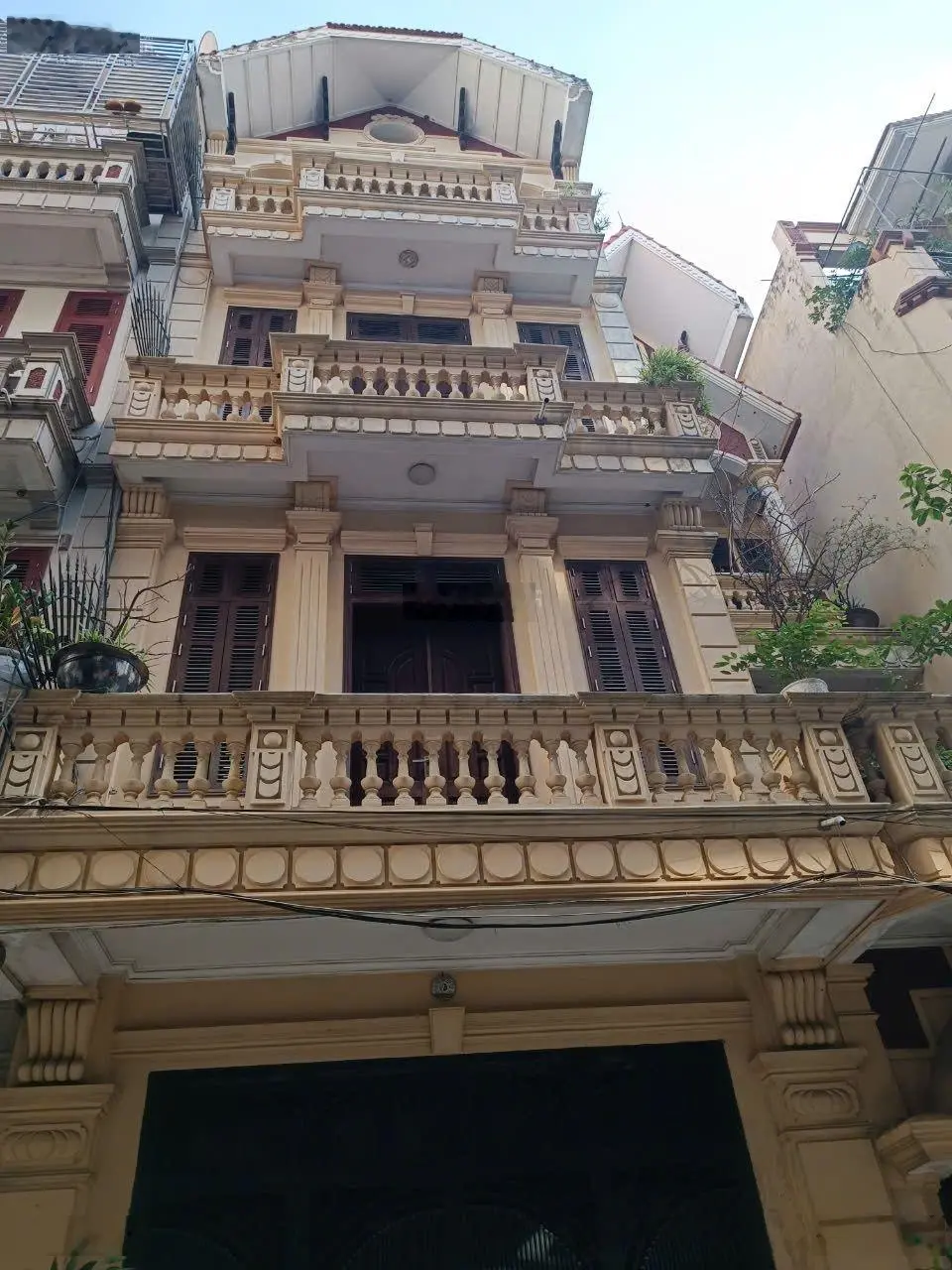 Ngõ to như phố ,mặt tiền rộng, gala ôtô, giá cực rẻ. Khu vực đẹp nhất quận Long Biên.
