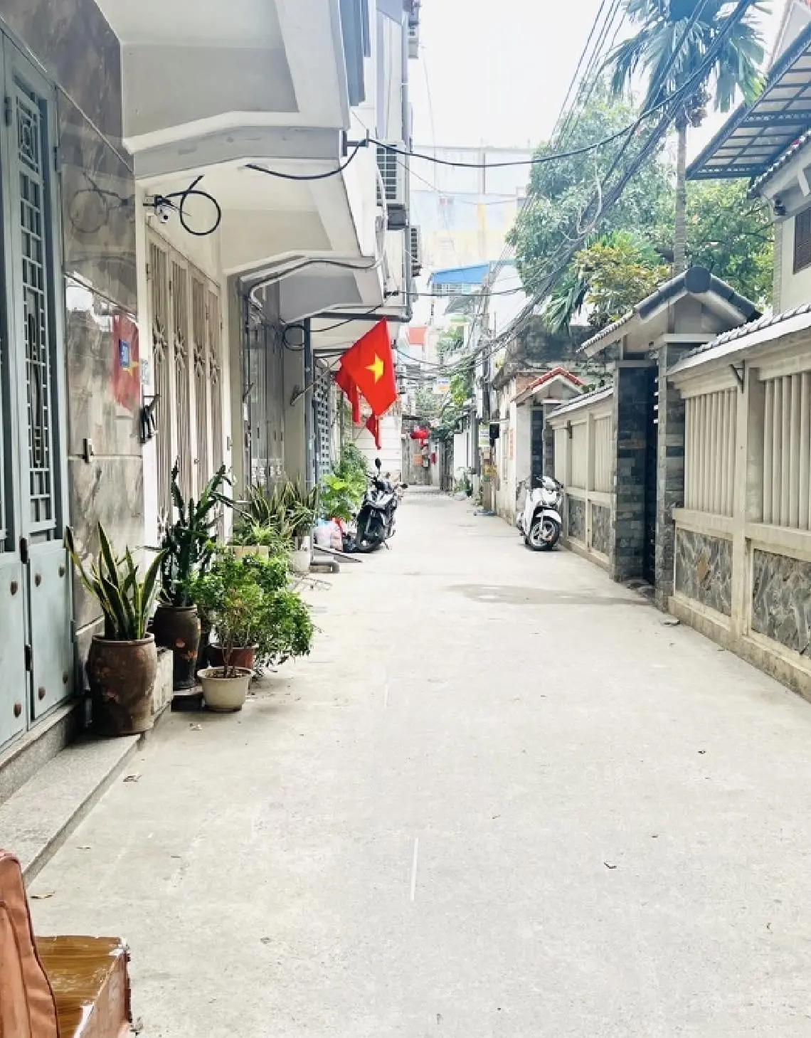 Siêu hót nhà phố Lĩnh Nam - Hoàng Mai, sổ nở hậu. Trước nhà ba gác quay đầu, ngõ nông gần phố