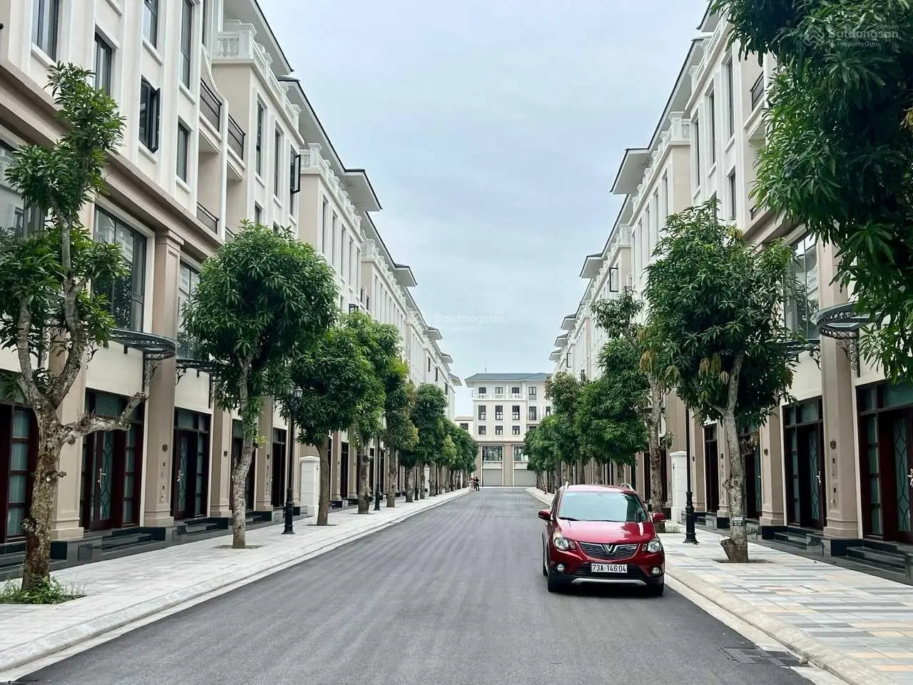 Bán căn liền kề 65m2 rẻ nhất Vin 3, mặt tiền rộng 5m xây 5 tầng, đường thông thoáng.vay Lãi Suất 0%