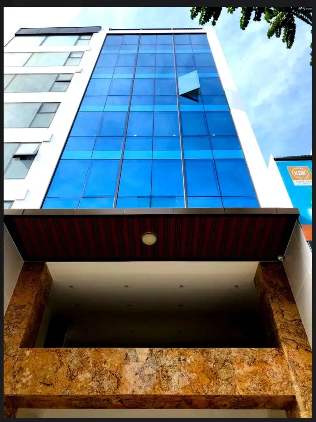 Chính chủ gửi bán nhà mặt phố Khuất Duy Tiến diện tích 121m, 9tầng thang máy full nội thất