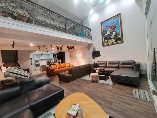 Bán nhà phố 5 lầu có hầm và thang máy khu Hưng Gia, đô thị Phú Mỹ Hưng