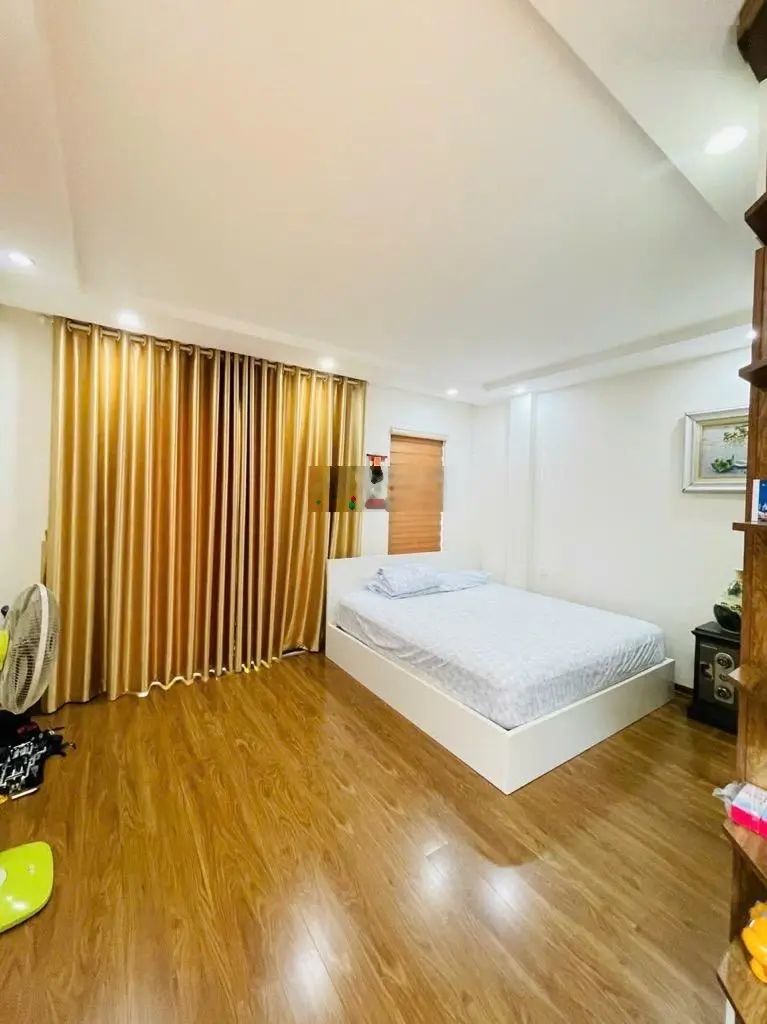 Bán nhà phố Hào Nam, 68m x 5 tầng, ô chờ thang máy, cách phố 20m, mặt tiền rộng, nhỉnh 10 tỉ