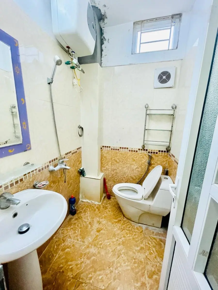 Bán nhà phố Tân Mai - quận Hoàng Mai - ngõ thông - oto 7 chỗ vào nhà. Mặt tiền 3,5m