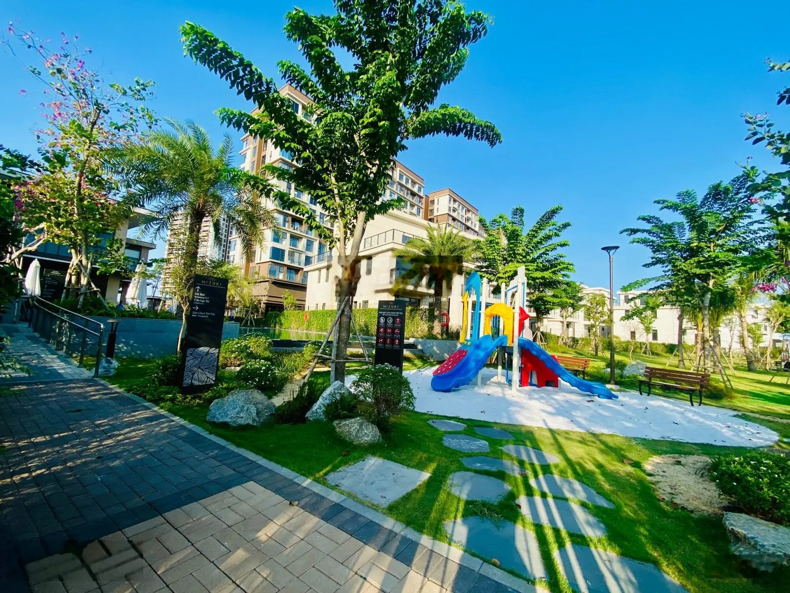 Bán gấp CH Mizuki 72 m2 giá 2.880 tỷ sổ hồng sẵn view thoáng tầng cao