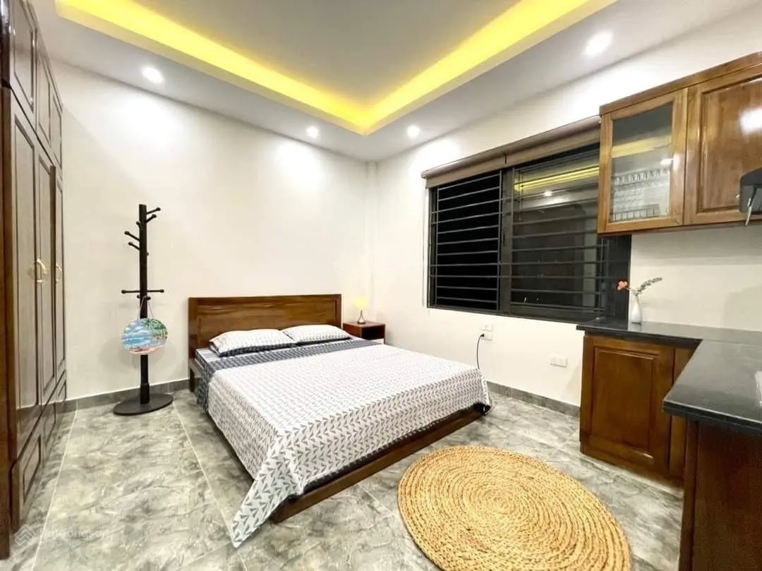 Cần Bán nhà Phố Pháo Đài Láng 40m 6 Tầng MT 3,6m chỉ 9,9 tỷ Full nội thất 20m ô tô.