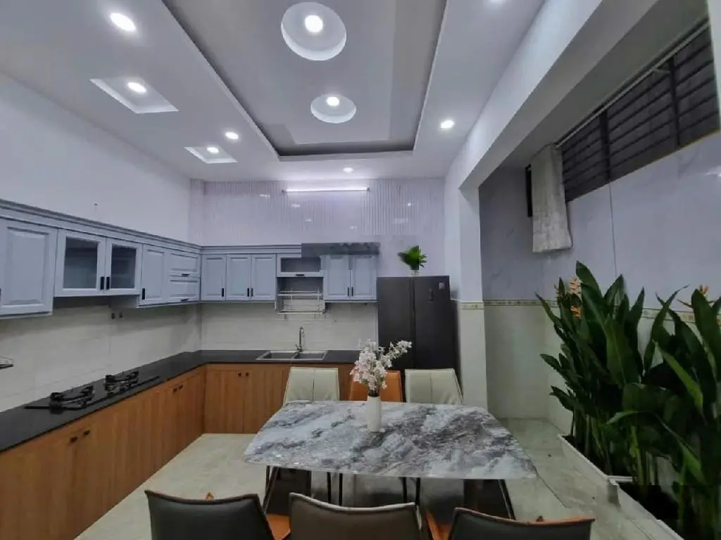 Nhà có chiều ngang 11m cực đẹp Phạm Văn Chiêu, P9, Gò Vấp DT 54m2 giá 5 tỷ 800 full nội thất