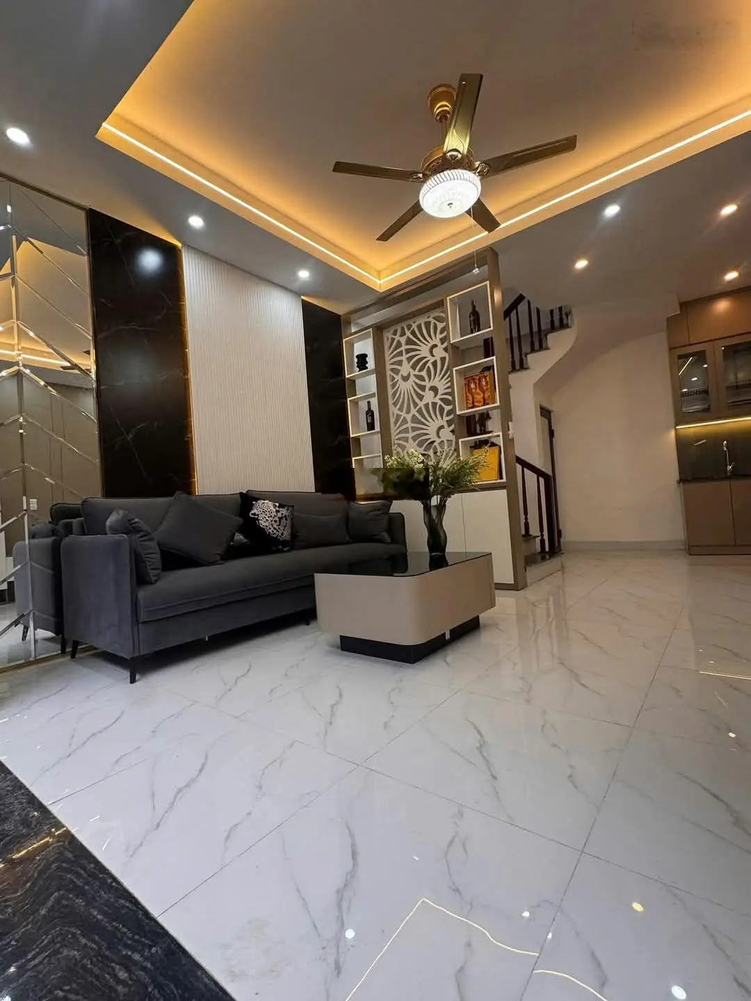 Chỉ mất 2 phút vào phố cổ , gần Lăng Bác, khu Phân lô cán bộ F361 An Dương 40m * 5 *5 giá 7,8 tỷ