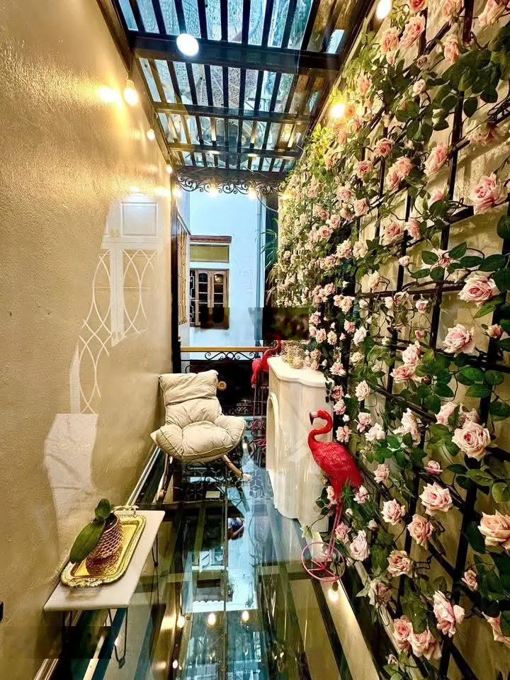 Lương Định Của, Đống Đa. DT 33m² x 4 tầng, MT 3,7m, giá 8,65 tỷ. Nội thất xịn, thang máy nhập khẩu.