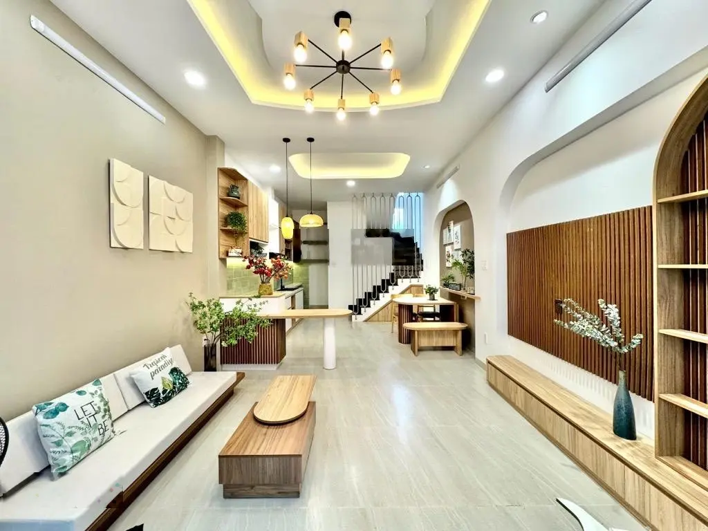 Nhà đẹp q4- 3 lầu - 40m2- sát hẻm ôtô-ko qh-chỉ 5 tỷ nhỉnh