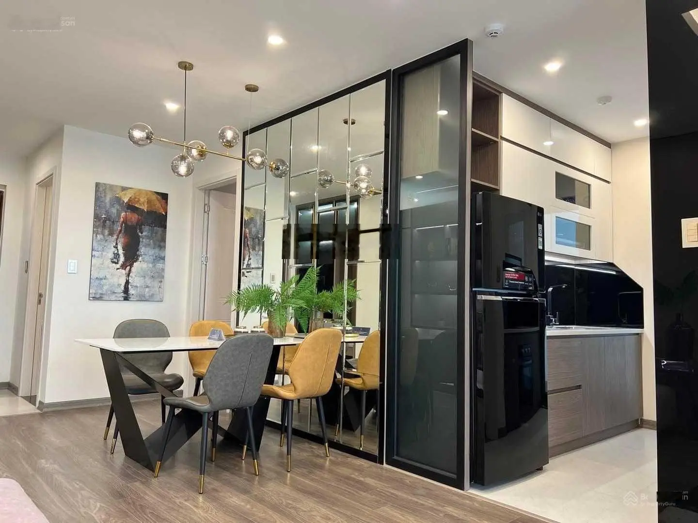 Bán căn chung cư 76m2 mặt trường học
