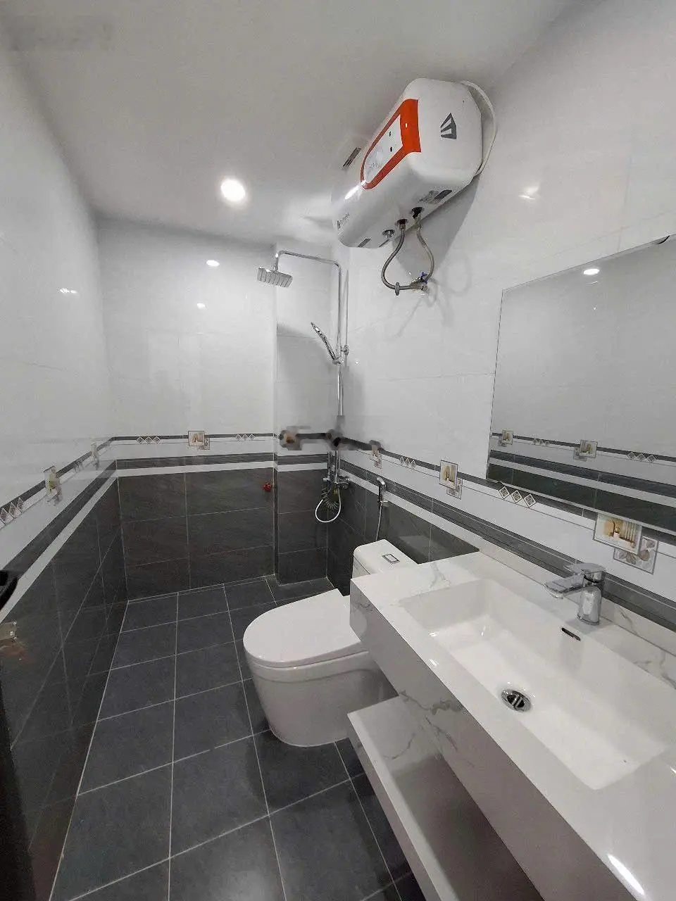 Bán Nhà riêng gần 50m -5 tầng, 6 ngủ,gần ủy ban phường Thạch Bàn, Aeon mall Long Biên, Vĩnh Tuy