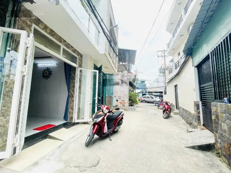 Bán nhà đúc 2 lầu hẻm xe tải thông, gần chợ Hạnh Thông Tây, trung tâm Gò Vấp, giá 3,79 tỷ