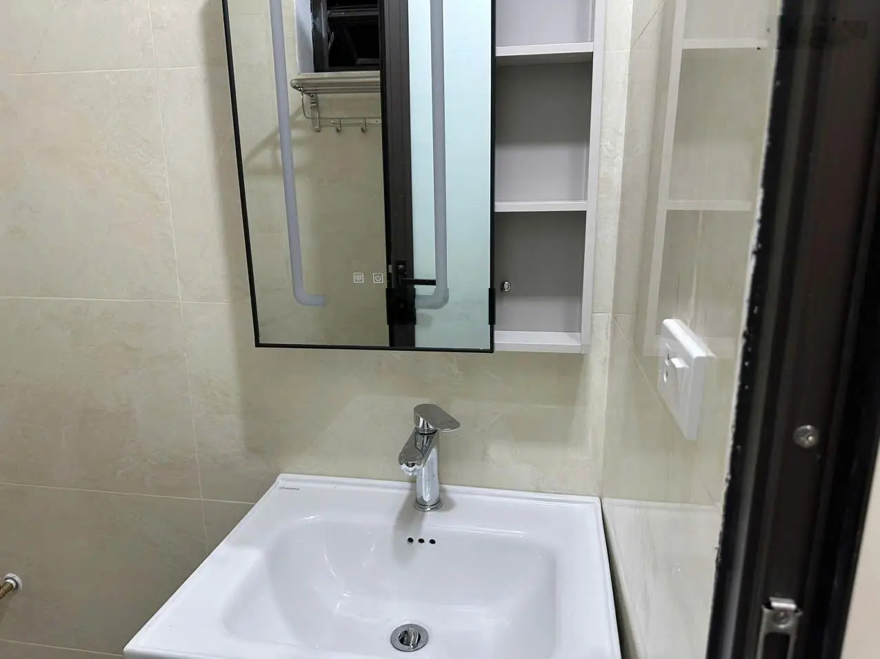 Cần bán căn Nhà 5 tầng 1 tum mới hoàn thiện 20P khép kín mới ký hợp đồng 2 năm 100 tr/tháng