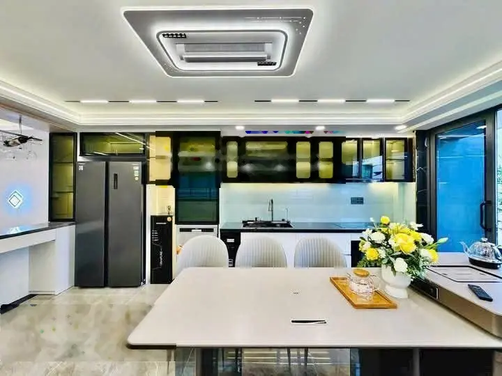 4,2x20m. 6tầng. Thang máy. FULL nội thất cao cấp. Mặt tiền hẻm 8m thông Lê Văn Thọ. 17tỷ TL.
