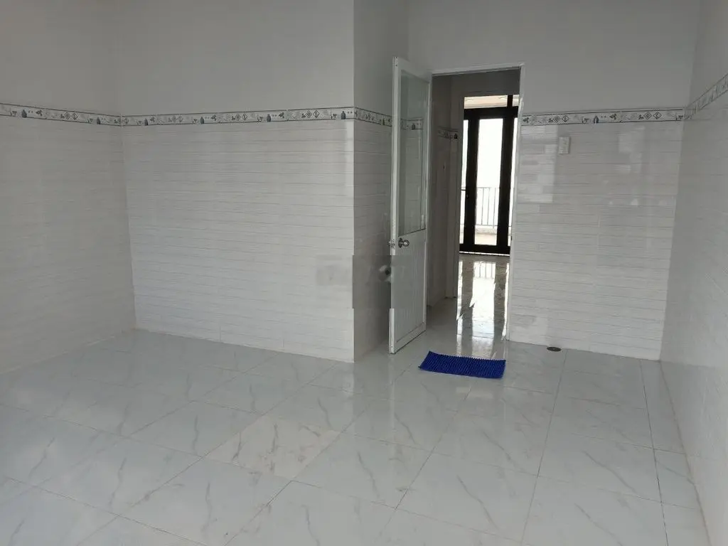 căn nhà xây sắp hoàn thiện - chuẩn bị hoàn thiện - trong khu dân cư