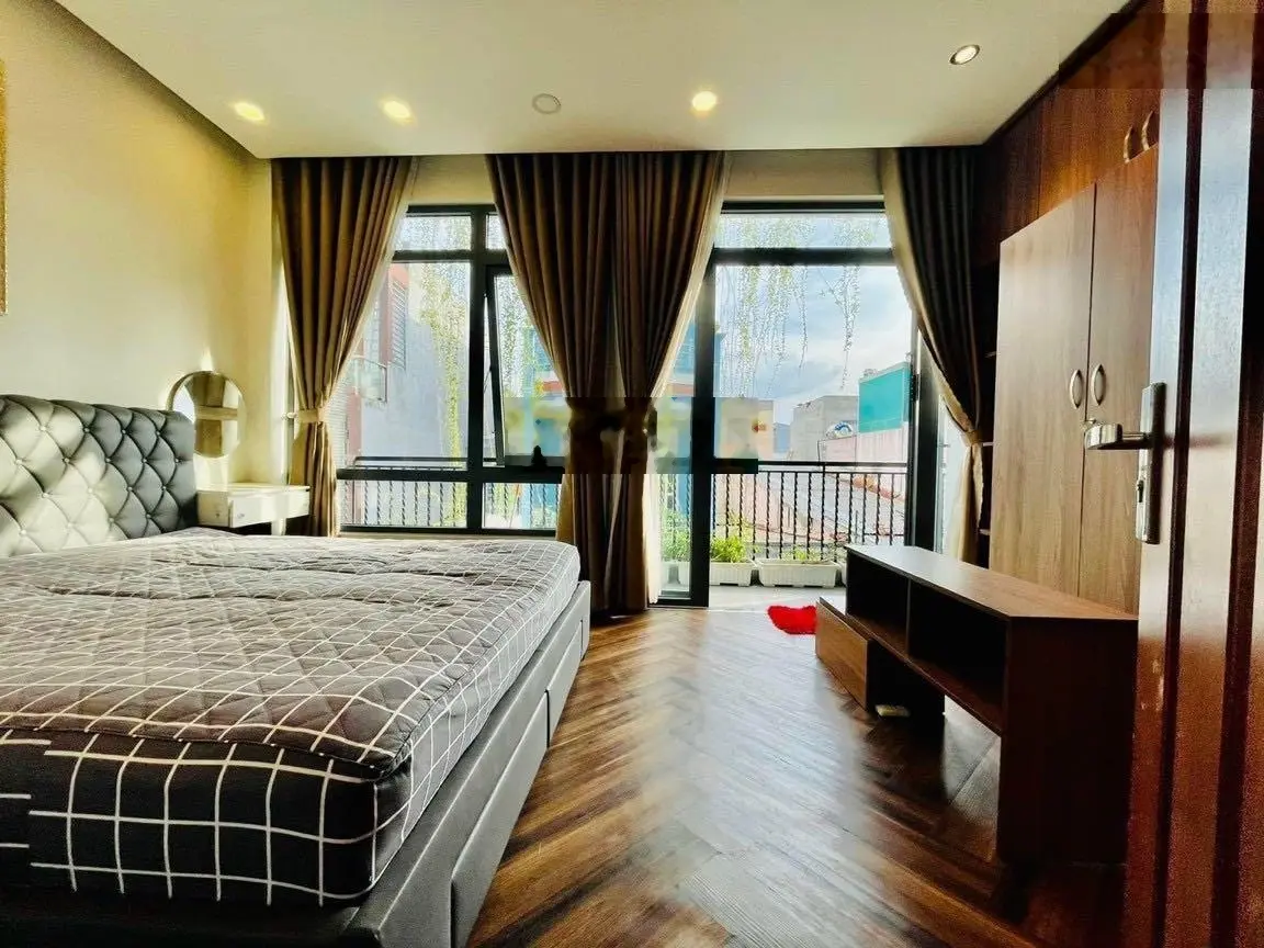 Kẹt tiền bán gấp nhà hẻm xe hơi Hoàng Việt, Phường 4, Tân Bình. Giá chỉ 3,99 tỷ. 0906 806 *** Ngân