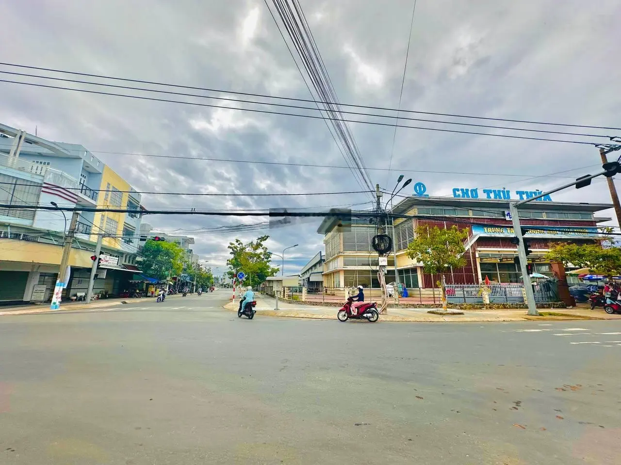 Cần bán đất chú Đạt sổ hồng đất (ODT) 100m2 - Trung tâm đô thị Thủ Thừa Long An