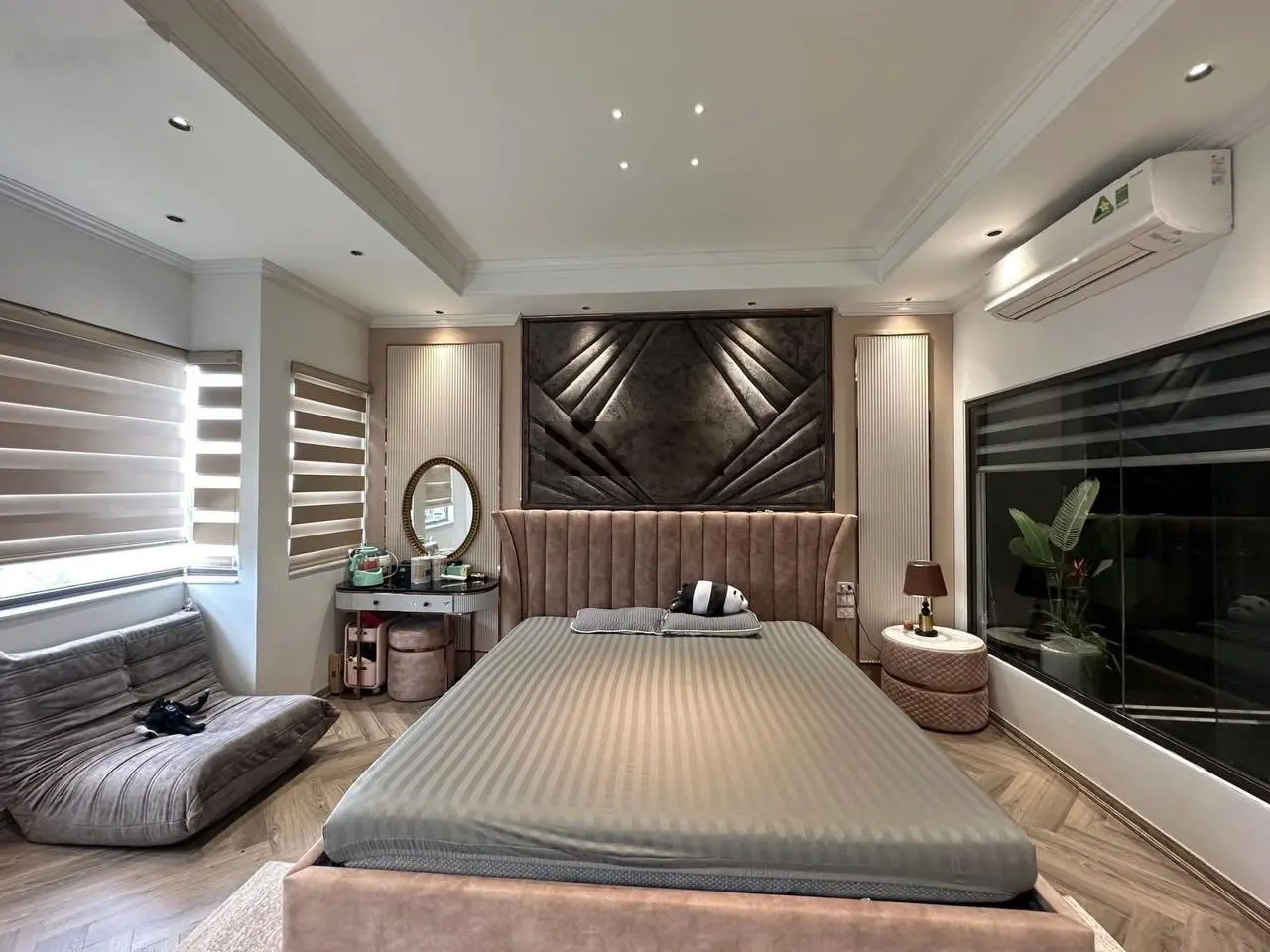 Phân lô Cầu Giấy, góc 3 thoáng, gara, ô tô, thang máy, ngõ thông kinh doanh, ở sướng, 52m2*6T