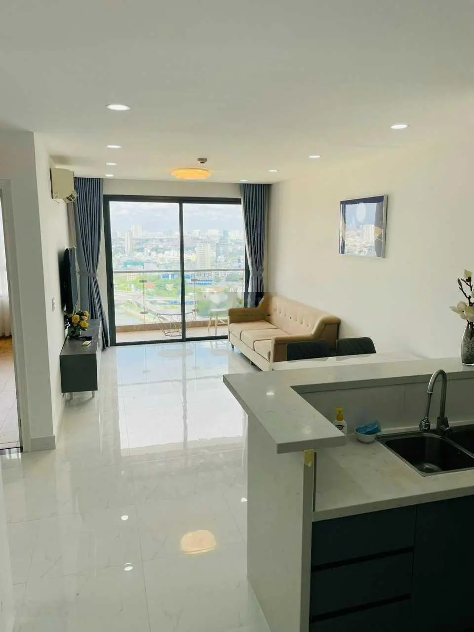 Chính Chủ bán căn hộ Gold View 2PN;2WC; View trọn Sông như hình; Full NT đẹp;Giá 4.9 tỷ; 0972 443 ***