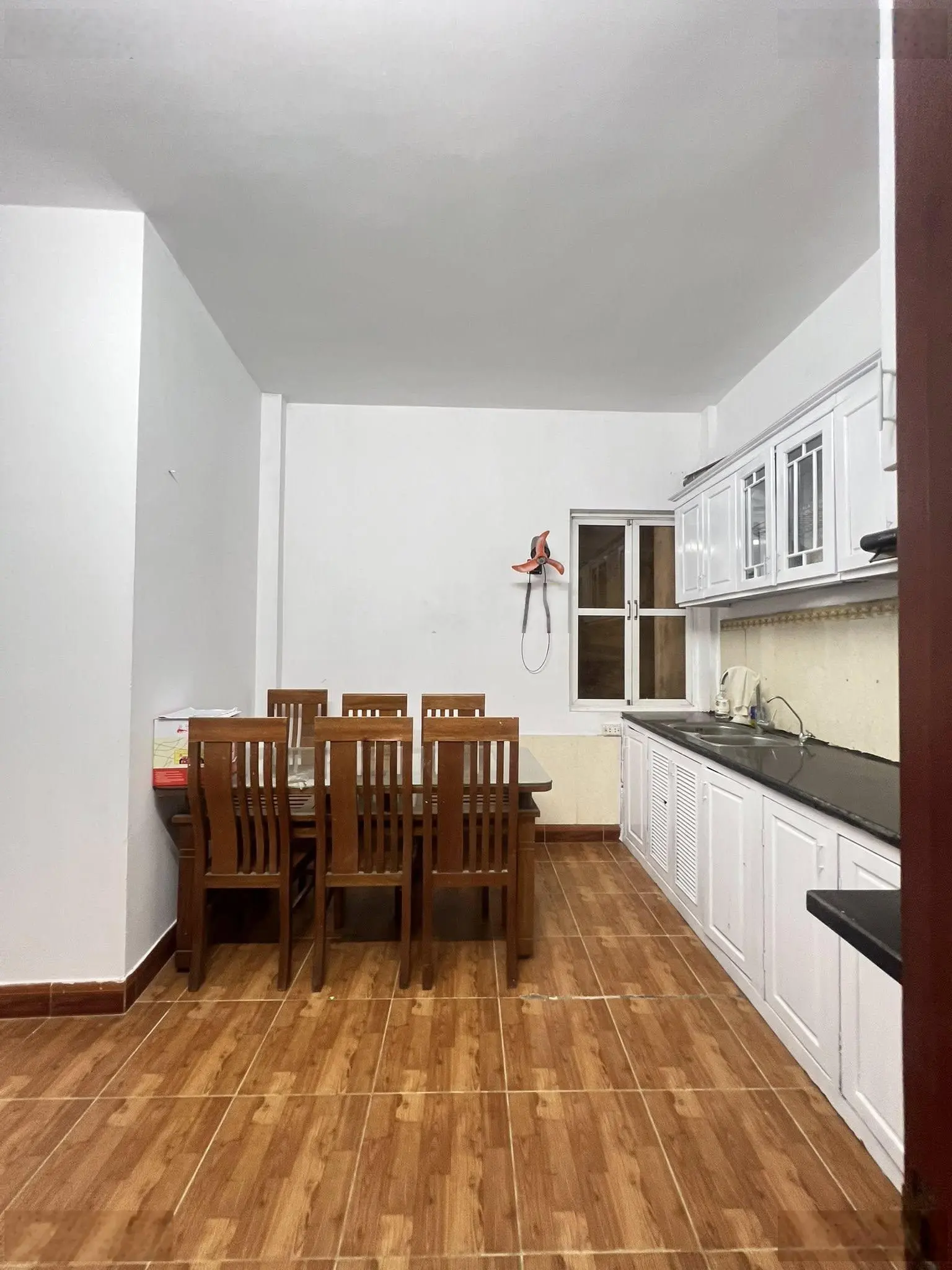 Có 102 Lạc Long Quân, Quận Tây Hồ DT 38m2, 5 tầng MT 3,8m, giá 9,5 tỷ