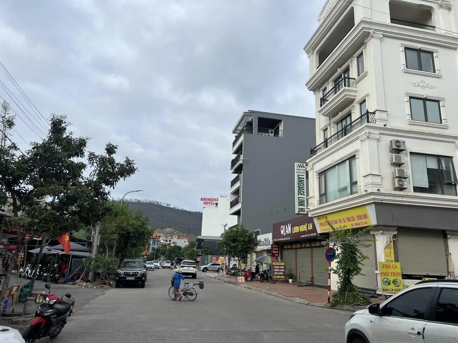 Bán đất tặng nhà 3 tầng trung tâm Cái Dăm Bãi Cháy Hạ Long