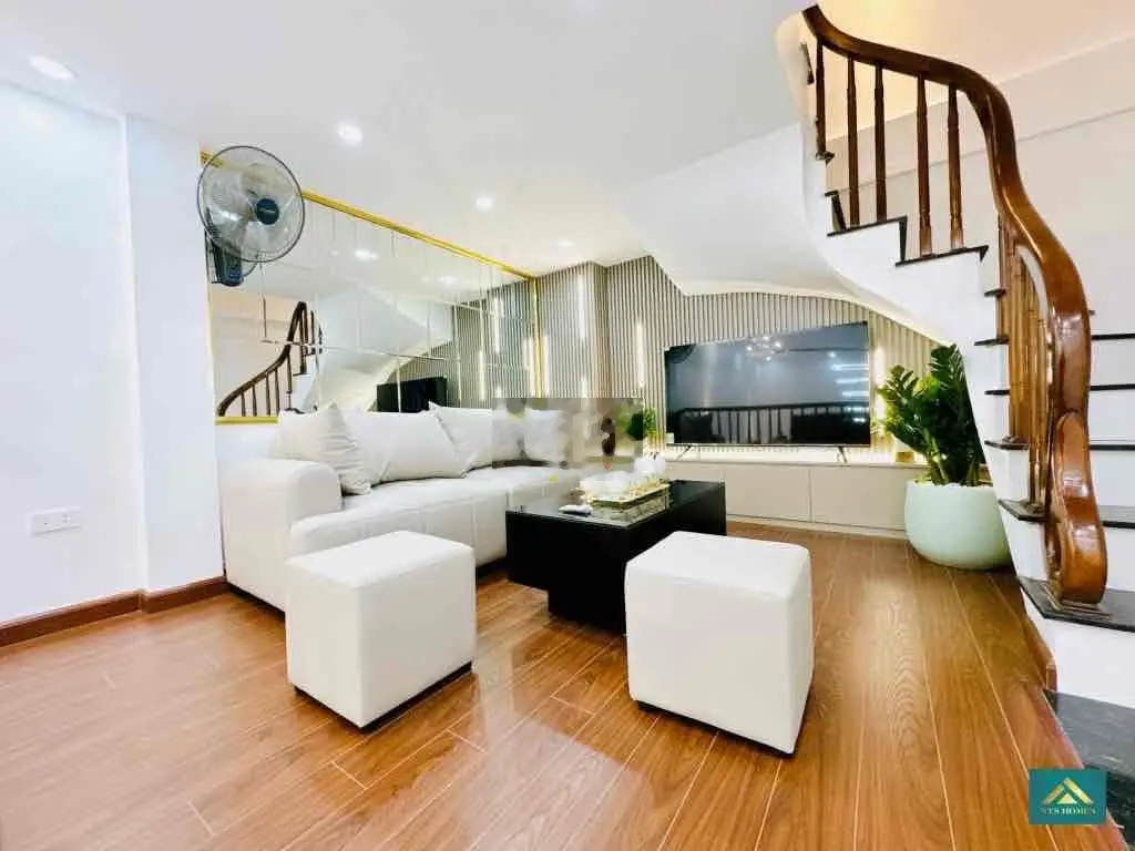 CẦU GIẤY , anh Ngọc chủ nhà chuyển đổi , nhà 5 tầng , 40m2 , 6 ngủ