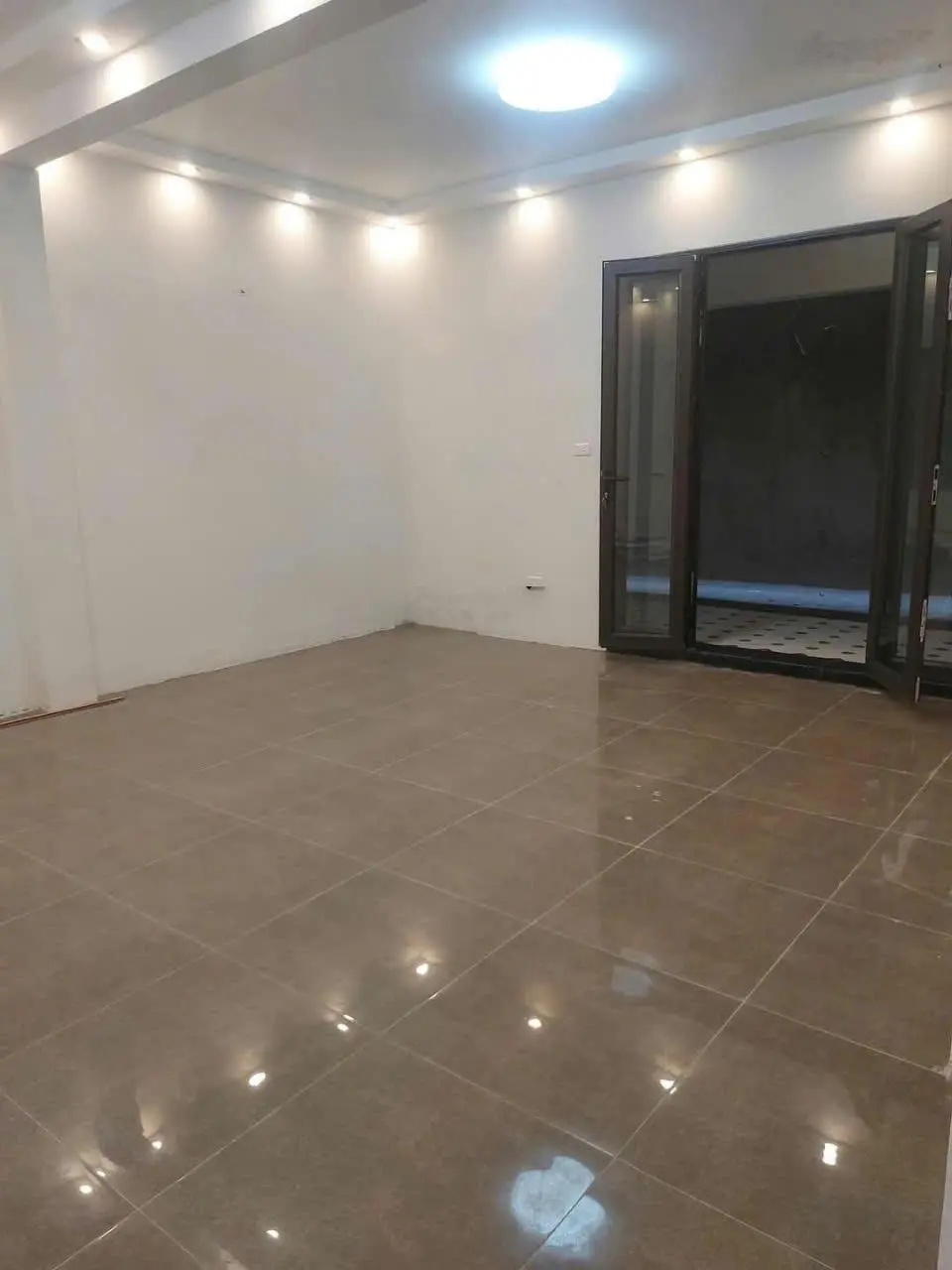 110 triệu/ m2 - nhà Đê La Thành - Ba Đình 68 m2 - mặt tiền 5m - 7,48 tỷ - nhà đẹp ở ngay - SĐCC