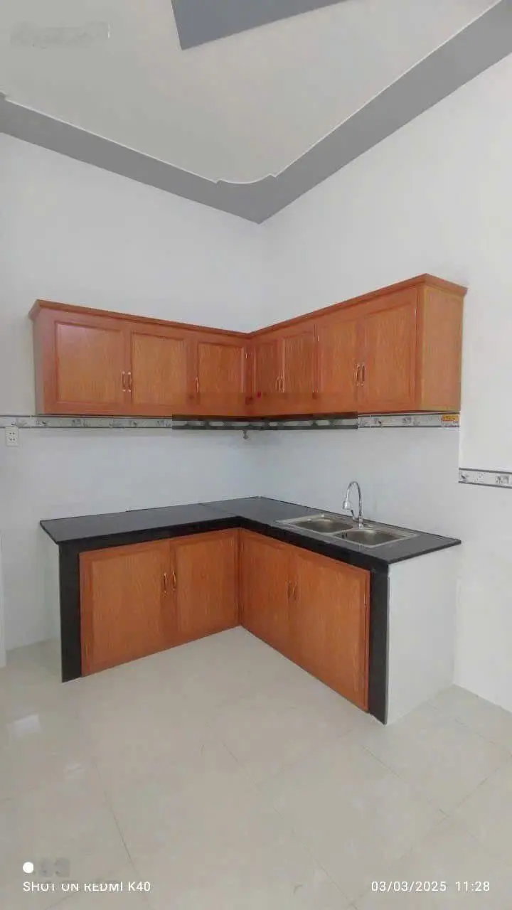 Nhà mới rất đẹp 1 trệt 1 lầu 4mx10m đường 5m ô tô đỗ cửa ngay chợ đình ủy ban xã mỹ hạnh bắc
