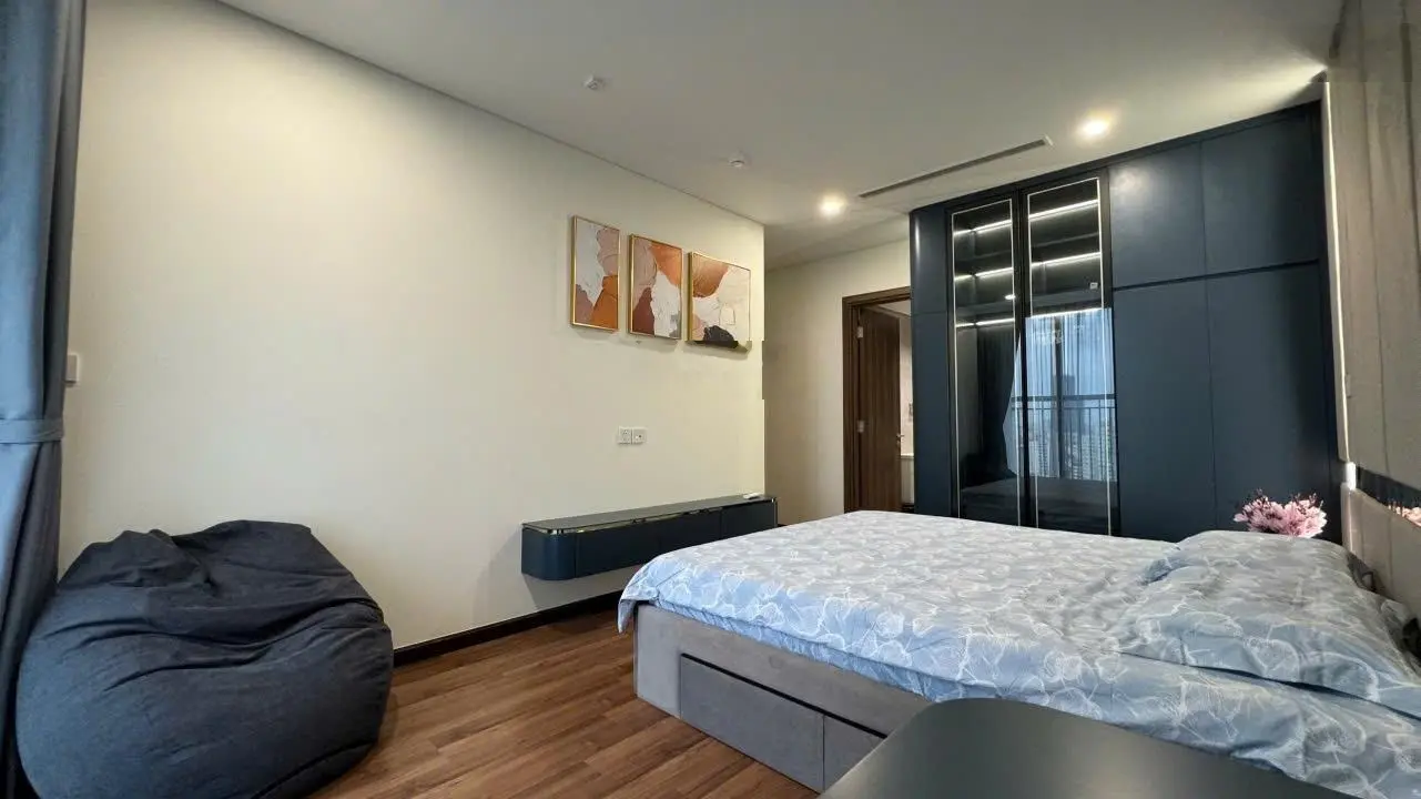 Bán gấp căn hộ 124m2 4pn,3wc nhà full nội thất chung cư CT8 the emerald mỹ đình LH: 0394 321 ***